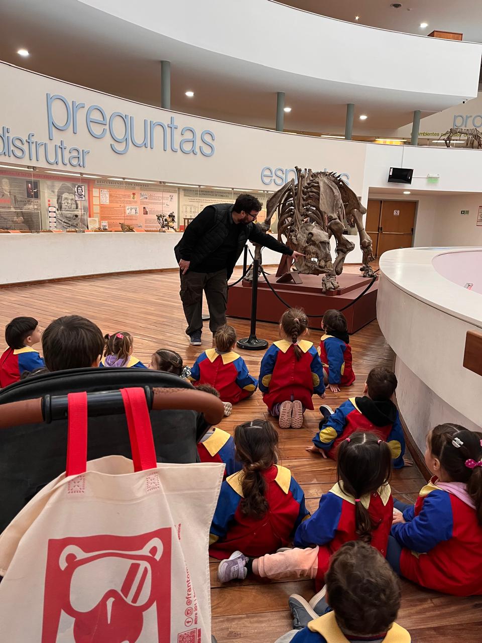 Visita al museo de María Elena Walsh